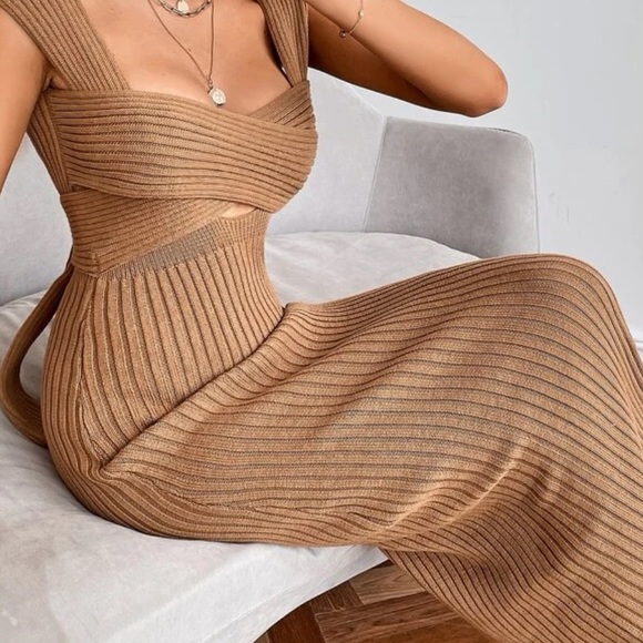 Ribbed dress - Picture 2 of 3